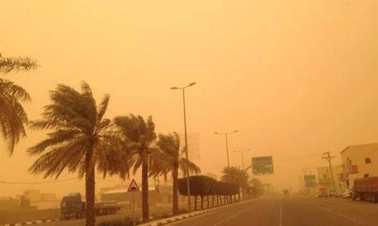 عاصفة ترابية قوية تضرب القاهرة وعدد من المحافظات المصرية الآن.. الأرصاد تحذر من طقس الجمعة