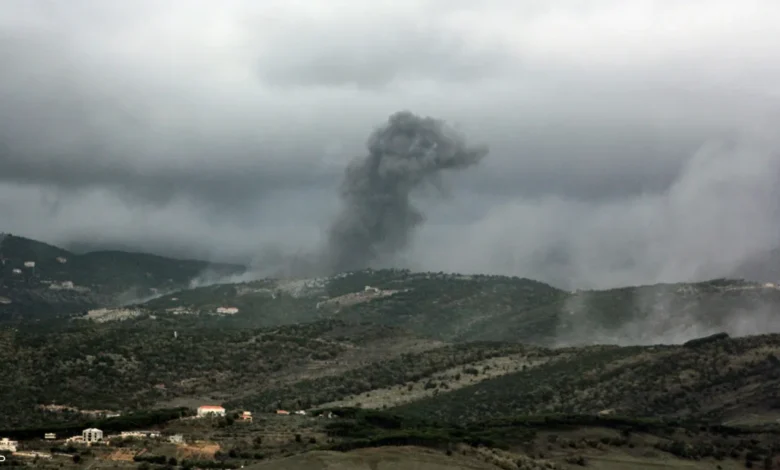 غارات إسرائيلية تستهدف مستودعات أسلحة لحزب الله في جنوب لبنان