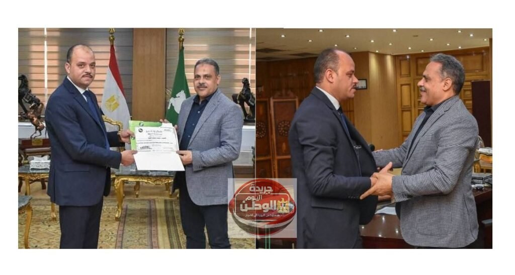 محافظ الشرقية يكرم السكرتير العام المساعد بشهادة تقدير وشعار المحافظة