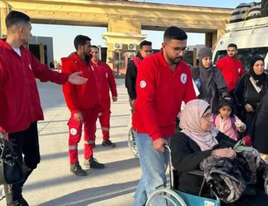 استقبال الدفعة الرابعة من مصابي غزة ومرافقيهم عبر معبر رفح