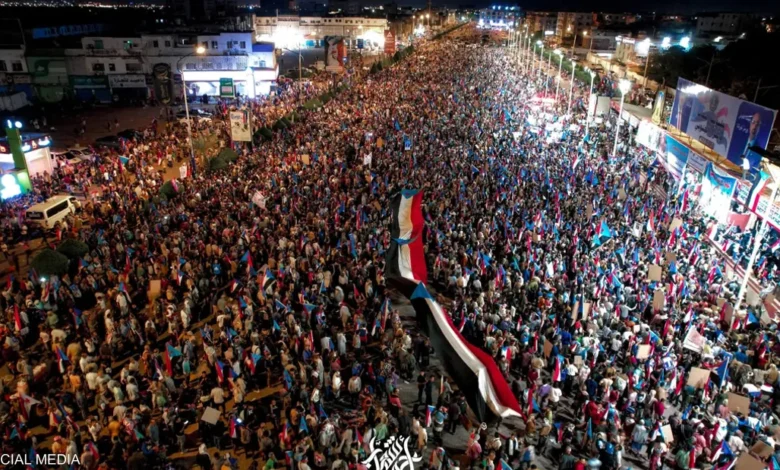 مليونية عدن تؤكد دعم الزبيدي وترفض إقصاء المجلس الانتقالي الجنوبي