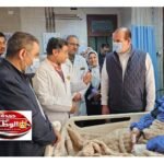 نائب وزير الصحة يتفقد منشآت أسيوط ويصرف مكافآت للفرق المتميزة