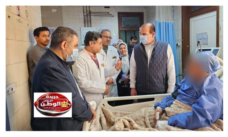 نائب وزير الصحة يتفقد منشآت أسيوط ويصرف مكافآت للفرق المتميزة