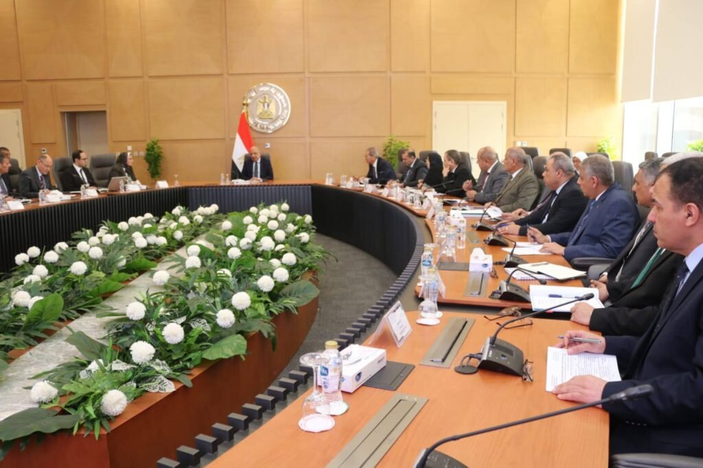 وزير الكهرباء يجتمع برؤساء التوزيع لتأمين التغذية خلال رمضان والصيف