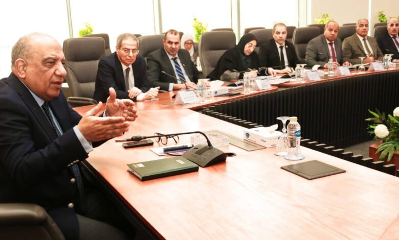 وزير الكهرباء يجتمع برؤساء التوزيع لتأمين التغذية خلال رمضان والصيف