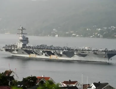 وصول حاملة الطائرات جيرالد فورد إلى كريت لتعزيز الوجود الأمريكي في الشرق الأوسط