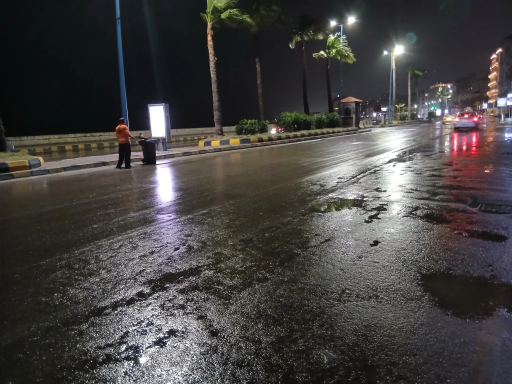 أمطار غزيرة ورياح نشطة تضرب الإسكندرية وانخفاض ملحوظ في درجات الحرارة