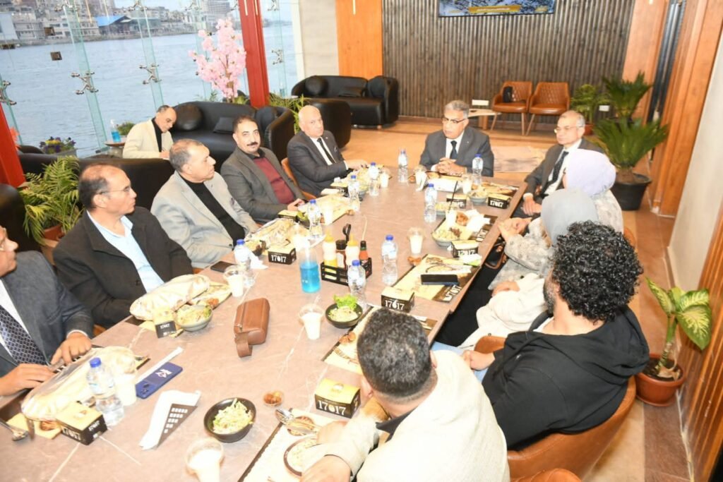 محافظ الدقهلية يلتقي الصحفيين والإعلاميين ويؤكد دورهم في نشر الحقيقة