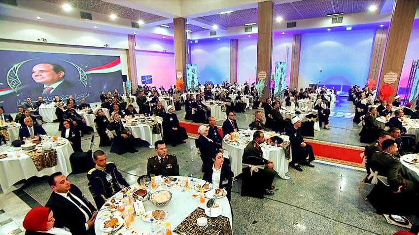 الرئيس السيسي يؤكد من الأكاديمية العسكرية أن بناء الإنسان أساس قوة الدولة المصرية