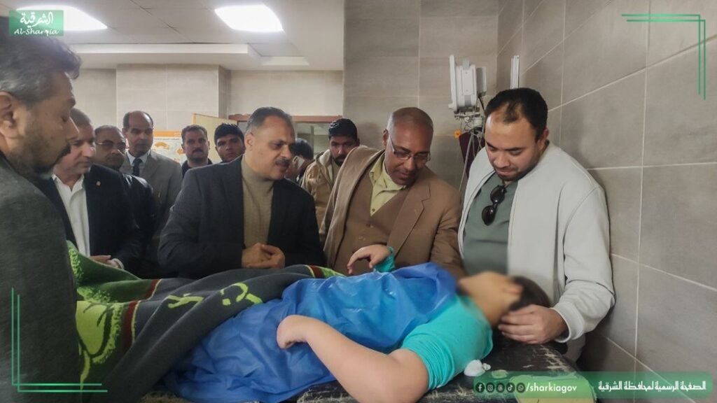 محافظ الشرقية يتفقد مصابي حادث تصادم ميني باص بمستشفى العاشر الجامعي