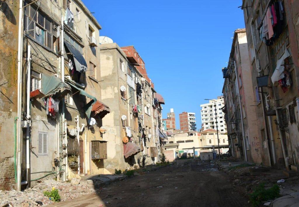 محافظ بورسعيد يوجه بالبدء في تطوير شامل لمساكن المنطقة الثالثة بحي المناخ