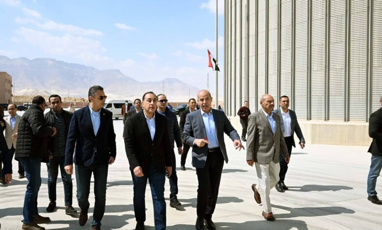 رئيس الوزراء يتفقد صومعة عتاقة بالسويس لتأمين المخزون الاستراتيجي من القمح