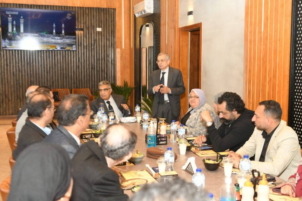 محافظ الدقهلية يلتقي الصحفيين والإعلاميين ويؤكد دورهم في نشر الحقيقة