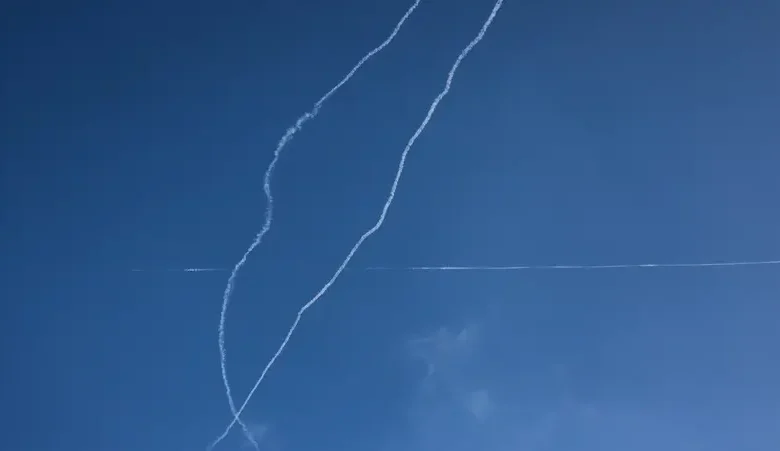 إيران تطلق دفعة صواريخ جديدة واعتراض باليستي فوق القدس في اليوم 14