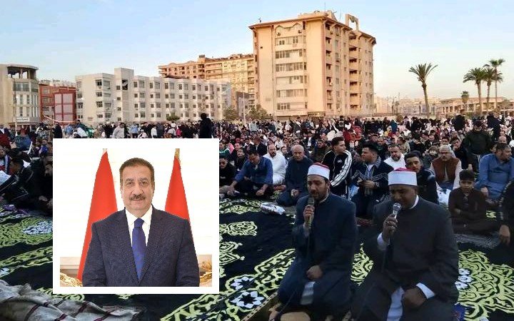 آلاف المصلين يملؤون ساحات بورسعيد وبورفؤاد في أجواء عيدية مبهجة