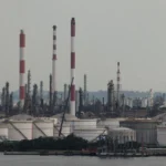 أسعار النفط تنخفض بعد تقارير عن مقترح أمريكي لوقف الحرب مع إيران