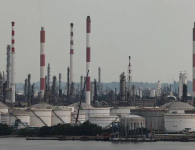 أسعار النفط تنخفض بعد تقارير عن مقترح أمريكي لوقف الحرب مع إيران