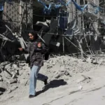 إسرائيل تبدأ موجة ضربات واسعة في طهران وتدعو لإخلاء منطقتين