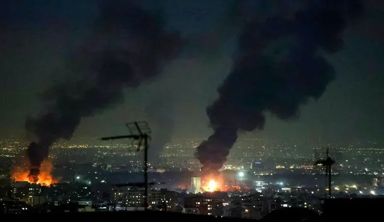 إسرائيل تسقط 12 ألف قنبلة على إيران وطهران ترد بموجة صاروخية جديدة
