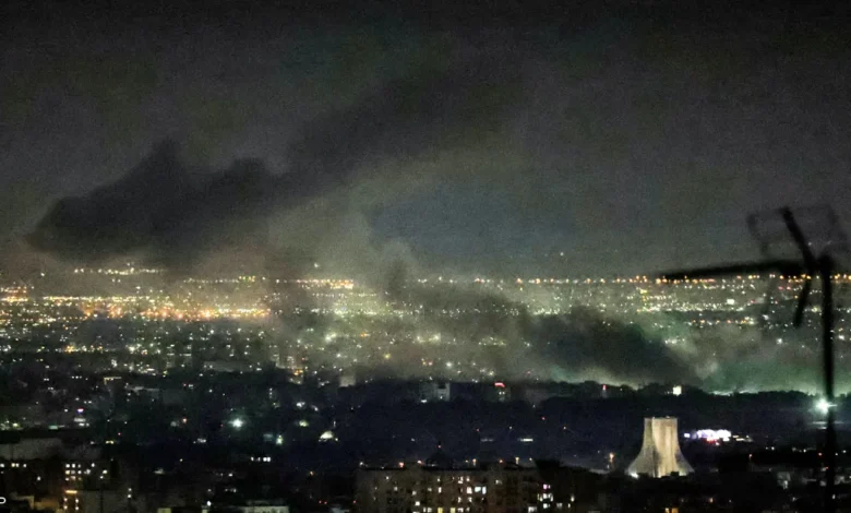 إسرائيل تقصف قلب طهران بعد صواريخ إيرانية تدمر حياً في عراد وتجرح 117 شخصاً