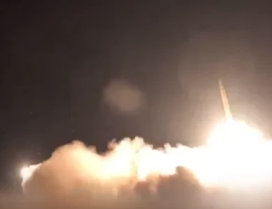 إيران تطلق موجة صواريخ جديدة تهز جنوب إسرائيل وتتجاوز العقبة الأردنية