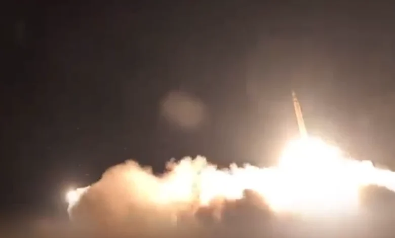 إيران تطلق موجة صواريخ جديدة تهز جنوب إسرائيل وتتجاوز العقبة الأردنية