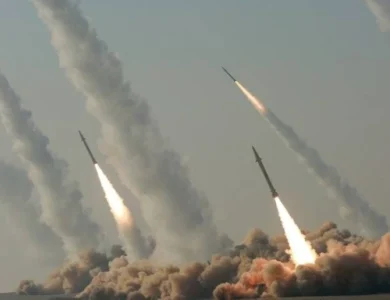 الإمارات تتعامل مع اعتداءات صاروخية ومسيّرات إيرانية.. وترامب يهدد بضرب محطات الطاقة