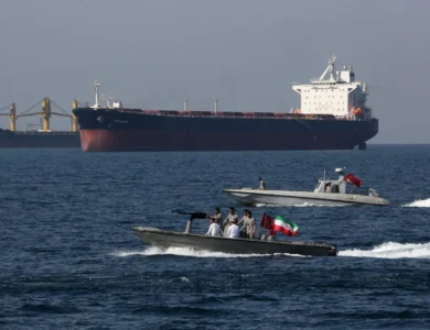 الحرس الثوري يهدد بإغلاق مضيق هرمز بالكامل رداً على تهديدات ترامب