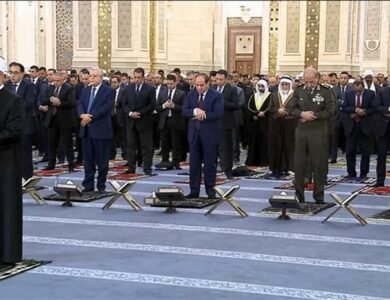 الرئيس السيسي في صلاة العيد مصر 120 مليوناً بالضيوف عايشين بأمن وأمان بفضلكم
