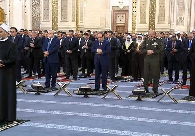 الرئيس السيسي في صلاة العيد مصر 120 مليوناً بالضيوف عايشين بأمن وأمان بفضلكم