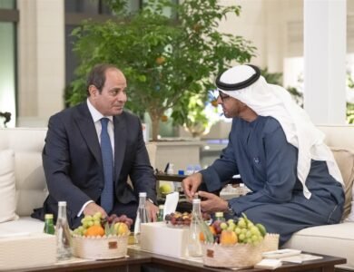 السيسي لمحمد بن زايد مصر تدين الاعتداءات الإيرانية وترى أمن الخليج جزءاً من أمنها
