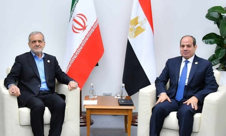 السيسي يؤكد للرئيس الإيراني رفض مصر القاطع لاستهداف دول الخليج والأردن والعراق