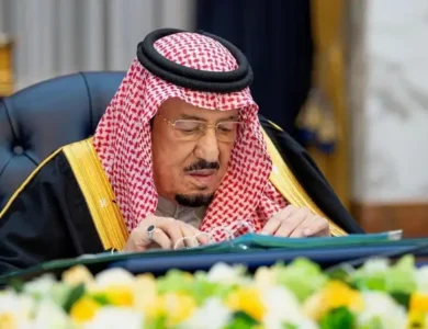 الملك سلمان يوجه باستضافة الخليجيين العالقين في مطارات السعودية