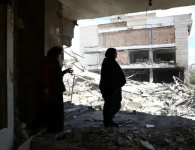 انفجارات عنيفة في طهران وكرج.. و10 إصابات إسرائيلية بعد رشقة صاروخية إيرانية