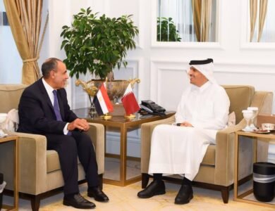 بدر عبد العاطي وزير الخارجية المصري يؤكد لنظيره القطري رفض مصر الاعتداءات الإيرانية