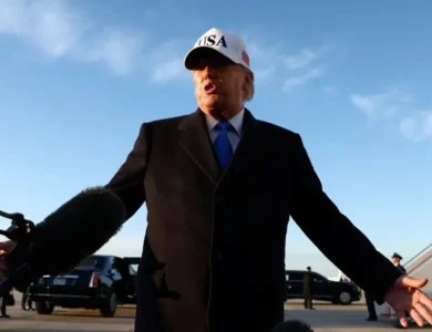 ترامب يؤكد استمرار الحرب على إيران ويهدد بضرب البنية النفطية في خرج