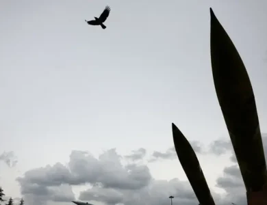 تصعيد خطير بين إيران وإسرائيل وغارات متبادلة تهز المنطقة بقوة