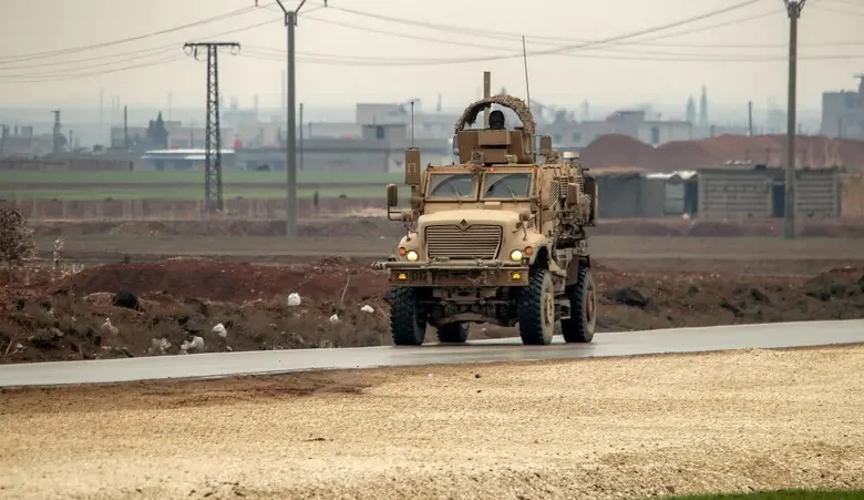 تصعيد خطير شرق سوريا بعد هجوم مسيرات واستنفار إقليمي واسع متسارع