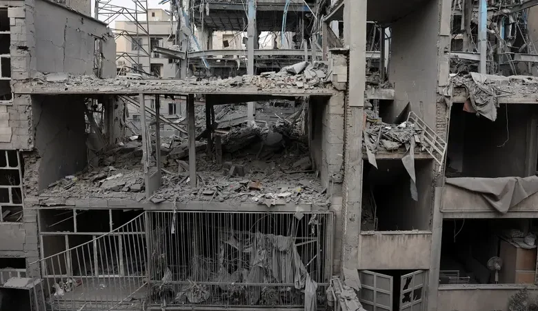 تل أبيب توسع غاراتها على غرب ووسط إيران وسقوط جرحى في إسرائيل