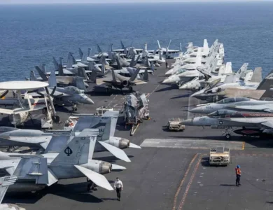 توتر خطير ببحر العرب بعد اقتراب سفينة إيرانية من حاملة لينكولن