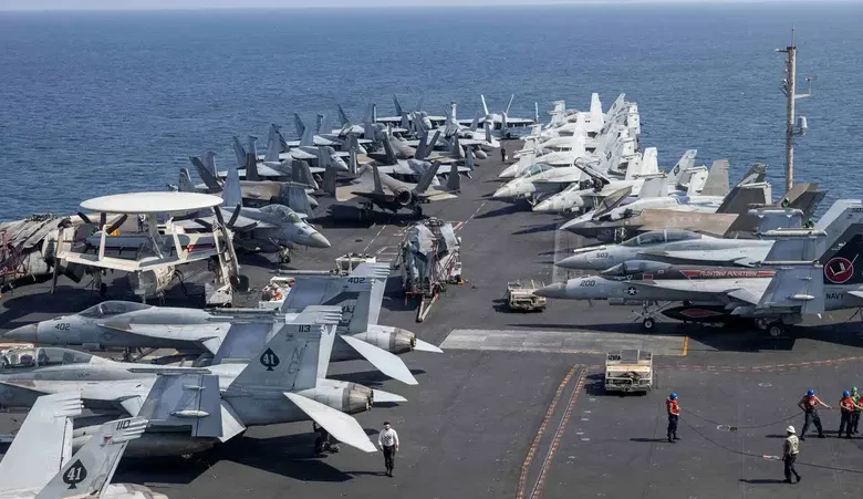 توتر خطير ببحر العرب بعد اقتراب سفينة إيرانية من حاملة لينكولن