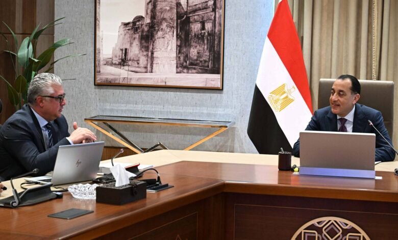 رئيس الوزراء يتابع تنفيذ 378 مشروعاً بالمنطقة الاقتصادية لقناة السويس