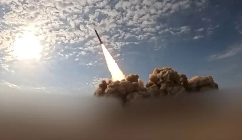 صاروخ حوثي أول نحو إسرائيل.. وقصف إسرائيلي عنيف على طهران وأصفهان