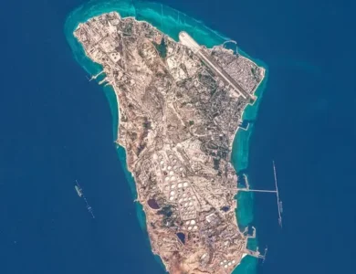 صحيفة فايننشال تايمز ترامب يعلن إمكانية وقف الحرب مع إيران.. ويهدد بالسيطرة على جزيرة خارك