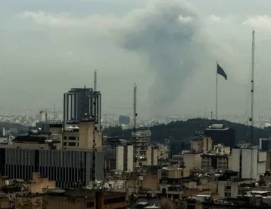 غارات إسرائيلية مكثفة على طهران وكرج وبندر عباس.. وإنذارات تدوي في حيفا