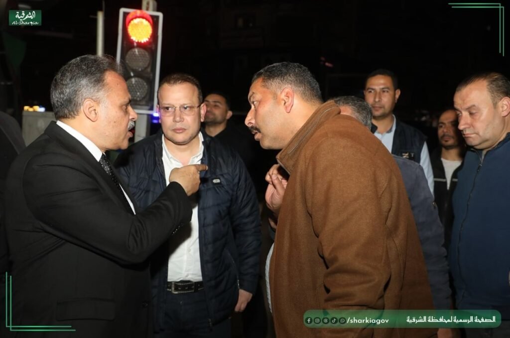 محافظ الشرقية يقود حملة مكبرة لضبط مواعيد غلق المحال بالزقازيق