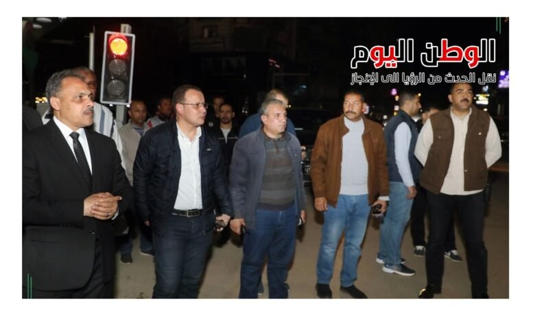 محافظ الشرقية يقود حملة مكبرة لضبط مواعيد غلق المحال بالزقازيق
