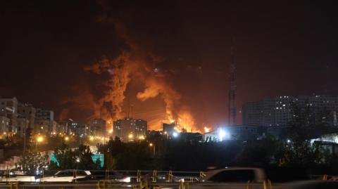 موجة غارات إسرائيلية جديدة شرق طهران.. إيران تعلن إصابة مقاتلة إف-16 وترد بالصواريخ