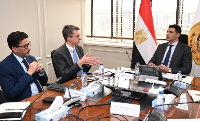 وزير الصناعة يبحث مع البنك الدولي دعم المشروعات الصناعية وتحول الاقتصاد الأخضر