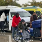 وصول دفعة جديدة من العائدين والجرحى الفلسطينيين إلى معبر رفح البري  